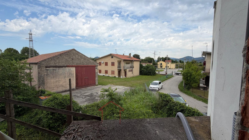 Sara Immobiliare propone in vendita un immobile composto da quattro unità immobiliari indipendent...