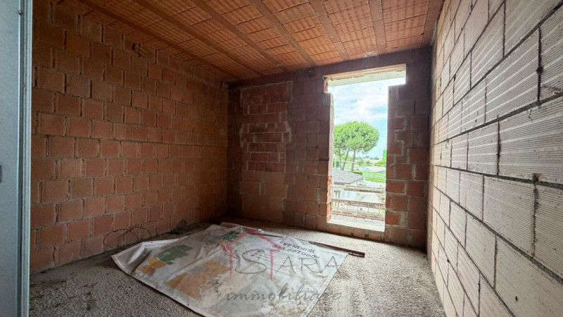 Sara Immobiliare propone in vendita un immobile composto da quattro unità immobiliari indipendent...