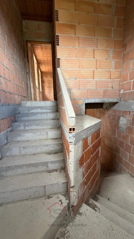 Sara Immobiliare propone in vendita un immobile composto da quattro unità immobiliari indipendent...