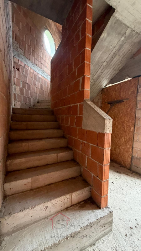Sara Immobiliare propone in vendita un immobile composto da quattro unità immobiliari indipendent...