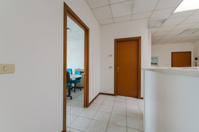 Proponiamo in vendita un ampio ufficio di circa 96 mq situato nel comune di San Donà di Piave, id...