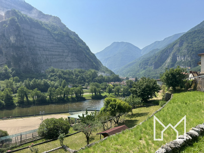 VALBRENTA - In zona tranquilla con vista sul fiume Brenta, proponiamo abitazione indipendente dis...
