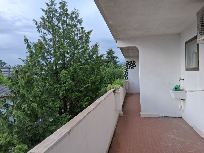 Quali sono i vantaggi di acquistare questo appartamento? 
Spazi interni ampi.
Gli appartamenti de...