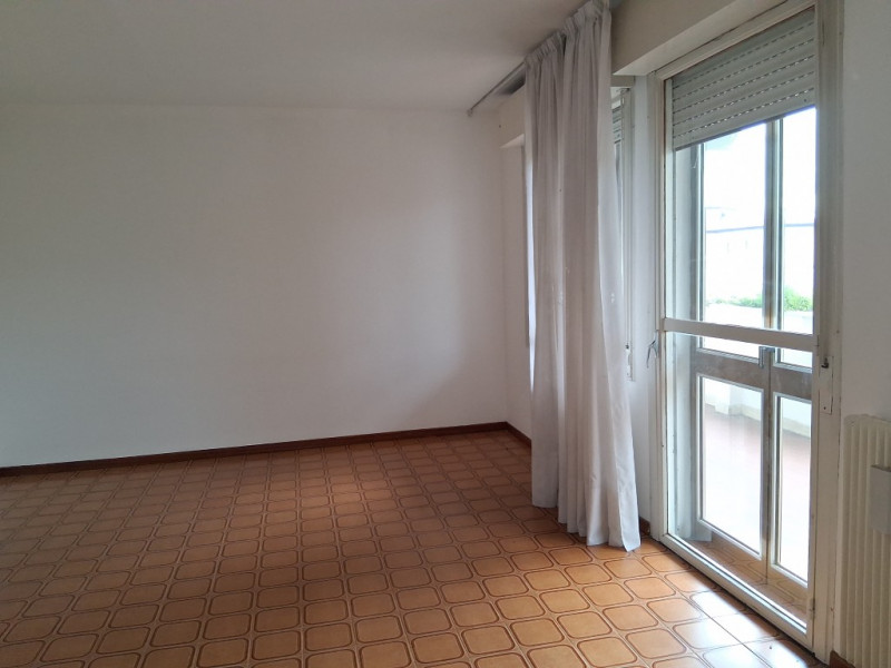 Quali sono i vantaggi di acquistare questo appartamento? 
Spazi interni ampi.
Gli appartamenti de...