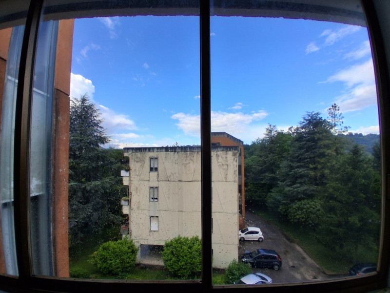 Quali sono i vantaggi di acquistare questo appartamento? 
Spazi interni ampi.
Gli appartamenti de...