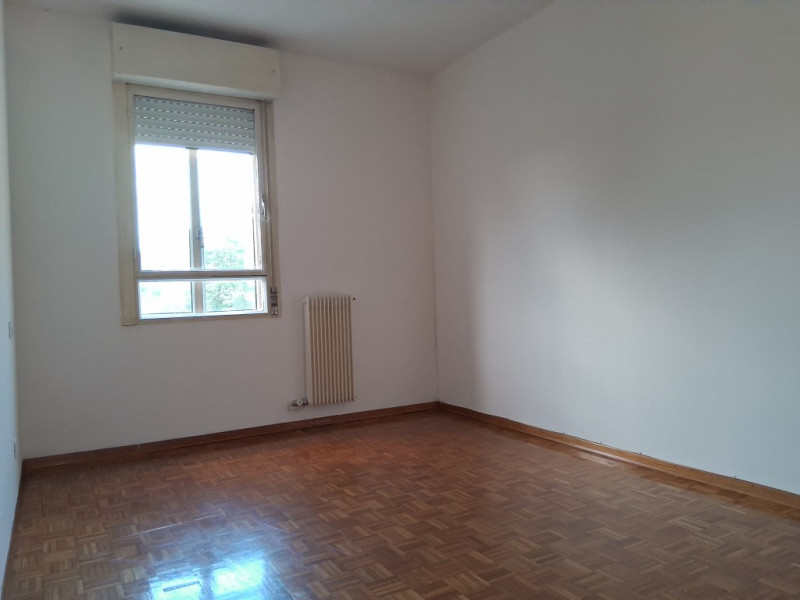 Quali sono i vantaggi di acquistare questo appartamento? 
Spazi interni ampi.
Gli appartamenti de...