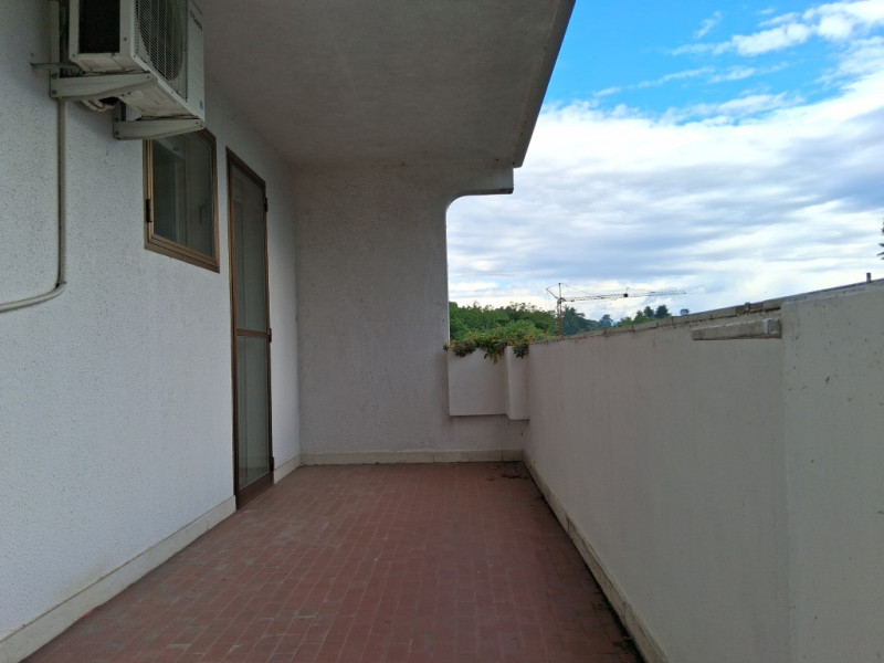 Quali sono i vantaggi di acquistare questo appartamento? 
Spazi interni ampi.
Gli appartamenti de...