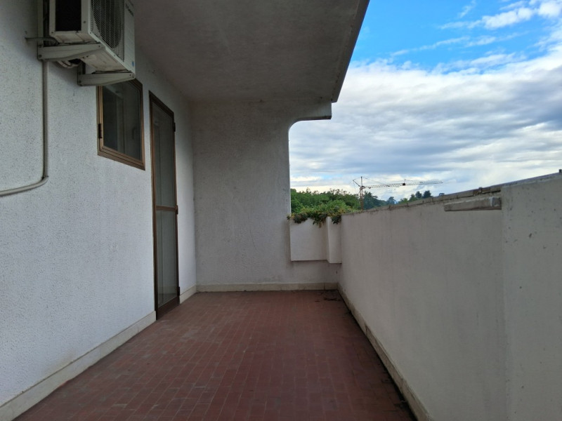Quali sono i vantaggi di acquistare questo appartamento? 
Spazi interni ampi.
Gli appartamenti de...