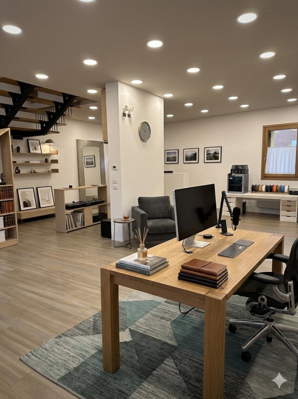 Complesso residenziale di pregio in contesto storico fine 800.
ZONA CENTRALE VENDESI  NEGOZIO / U...