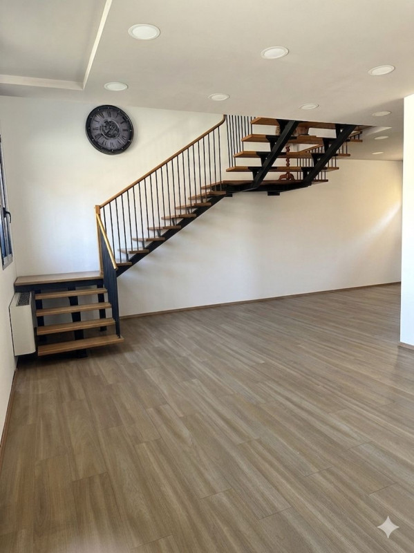 Complesso residenziale di pregio in contesto storico fine 800.
ZONA CENTRALE VENDESI  NEGOZIO / U...