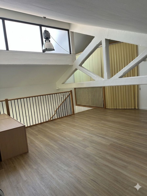 Complesso residenziale di pregio in contesto storico fine 800.
ZONA CENTRALE VENDESI  NEGOZIO / U...