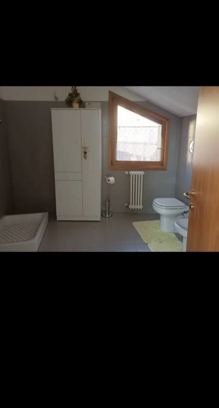 Complesso residenziale di pregio in contesto storico fine 800.
ZONA CENTRALE VENDESI  NEGOZIO / U...