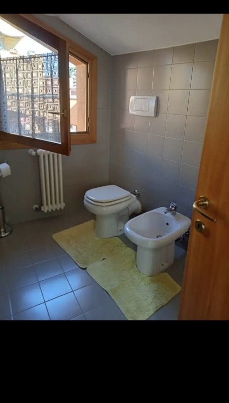 Complesso residenziale di pregio in contesto storico fine 800.
ZONA CENTRALE VENDESI  NEGOZIO / U...