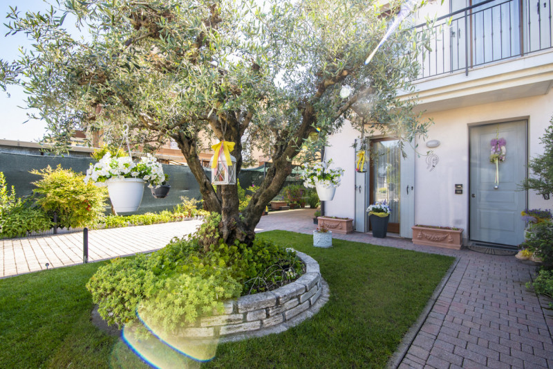 Scoprite la vostra nuova casa ideale nella tranquilla e ricercata zona di Cavino, nel comune di S...