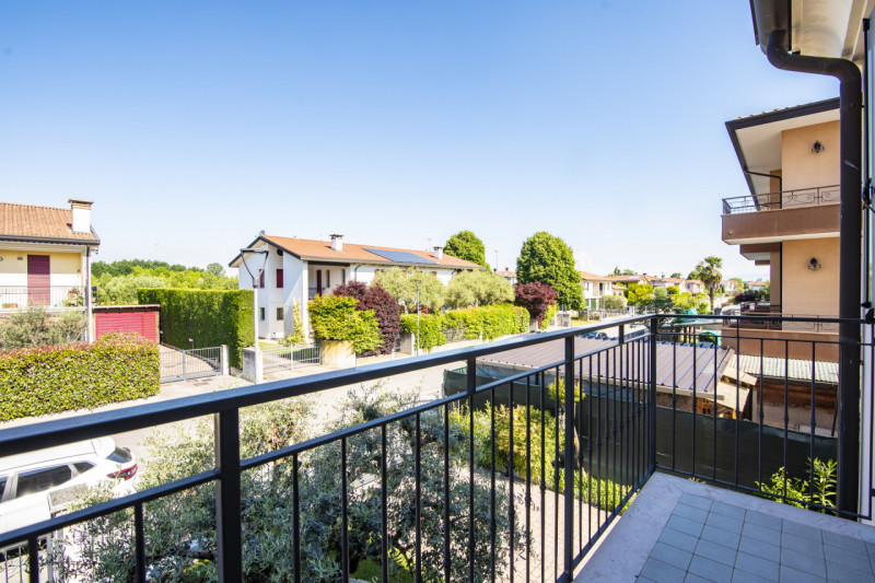 Scoprite la vostra nuova casa ideale nella tranquilla e ricercata zona di Cavino, nel comune di S...