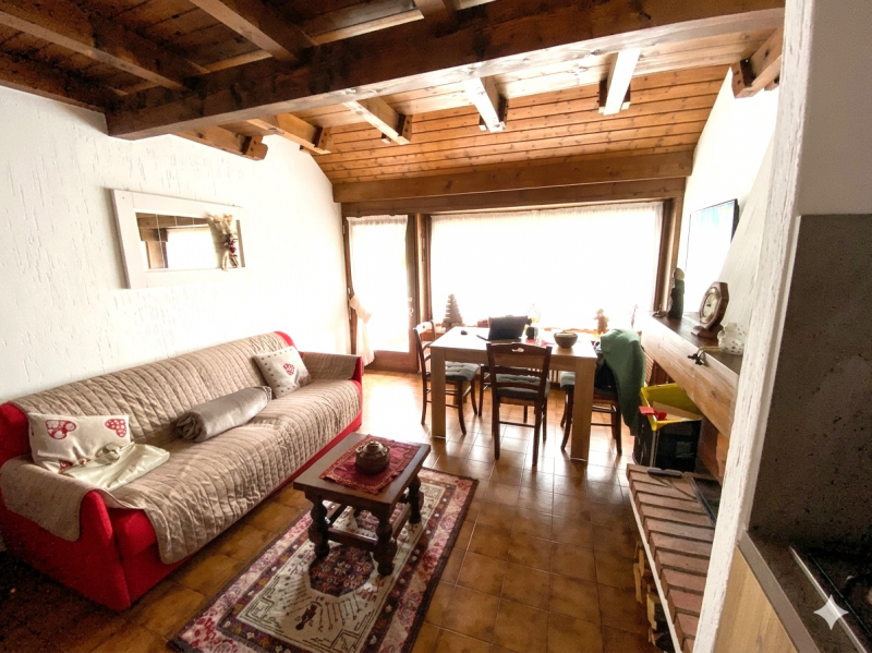 Gallio: Appartamento Duplex con Travi a Vista e Caminetto 

Inserito in un contesto condominiale ...
