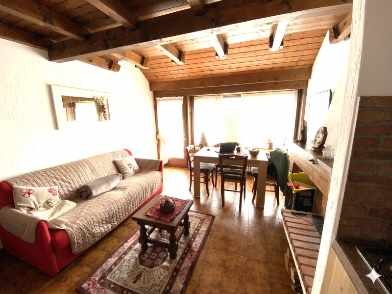 Gallio: Appartamento Duplex con Travi a Vista e Caminetto 

Inserito in un contesto condominiale ...