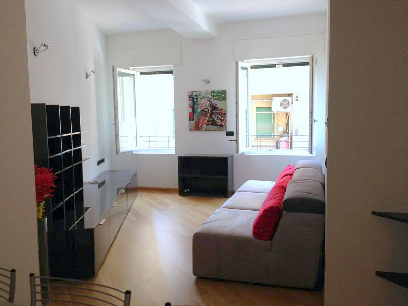 Scoprite questo splendido appartamento trilocale situato nel centro storico di Padova, a pochi pa...