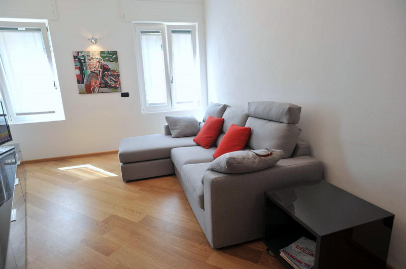 Scoprite questo splendido appartamento trilocale situato nel centro storico di Padova, a pochi pa...