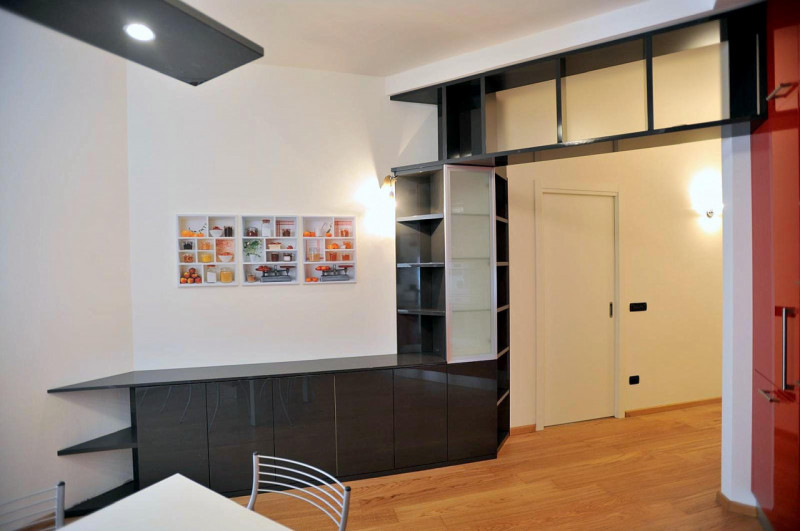 Scoprite questo splendido appartamento trilocale situato nel centro storico di Padova, a pochi pa...