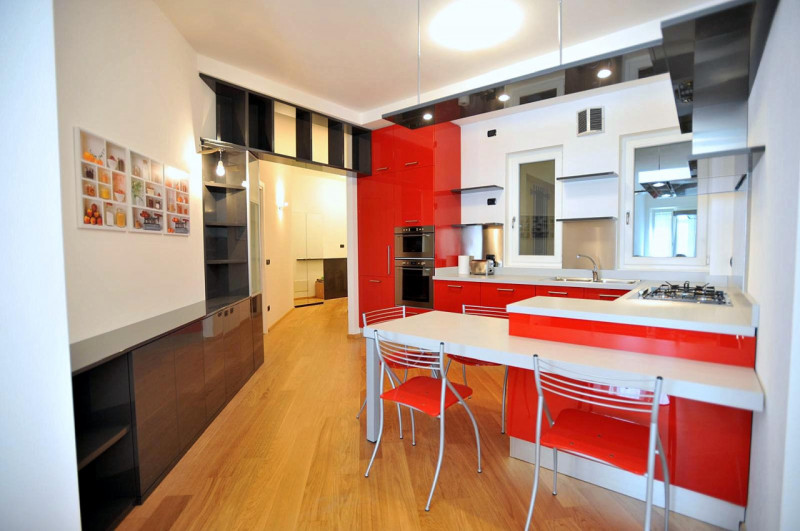 Scoprite questo splendido appartamento trilocale situato nel centro storico di Padova, a pochi pa...