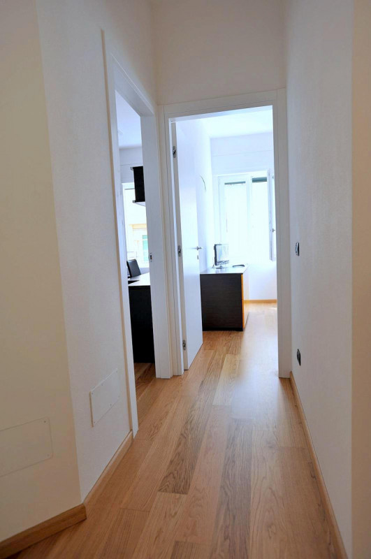 Scoprite questo splendido appartamento trilocale situato nel centro storico di Padova, a pochi pa...