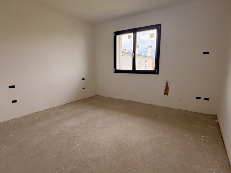 Scopri questa splendida villa bifamiliare di oltre 190 mq situata nel cuore di Noventa Padovana, ...