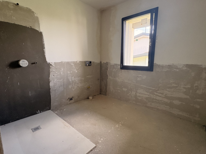 Scopri questa splendida villa bifamiliare di oltre 190 mq situata nel cuore di Noventa Padovana, ...