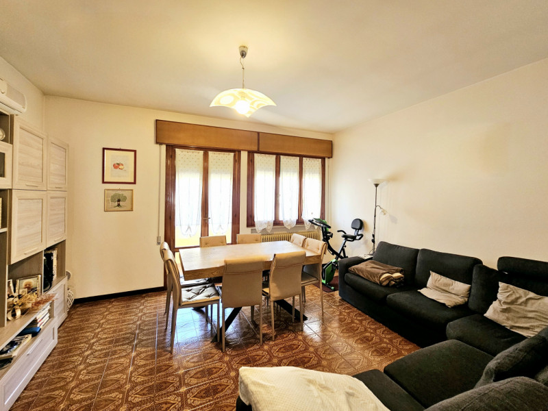 A Ospedaletto Euganeo, in un bel quartiere residenziale nel centro del Paese, proponiamo in vendi...