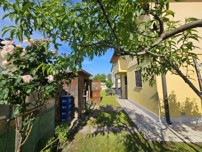 A Ospedaletto Euganeo, in un bel quartiere residenziale nel centro del Paese, proponiamo in vendi...