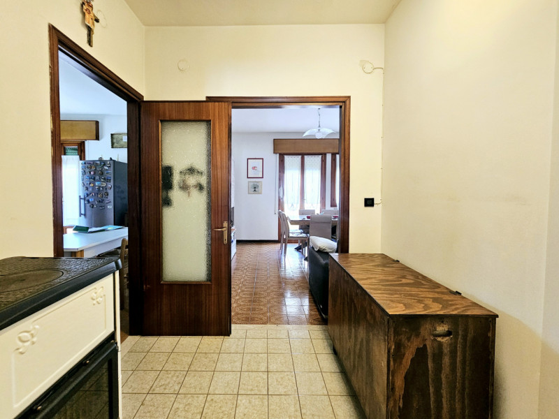 A Ospedaletto Euganeo, in un bel quartiere residenziale nel centro del Paese, proponiamo in vendi...