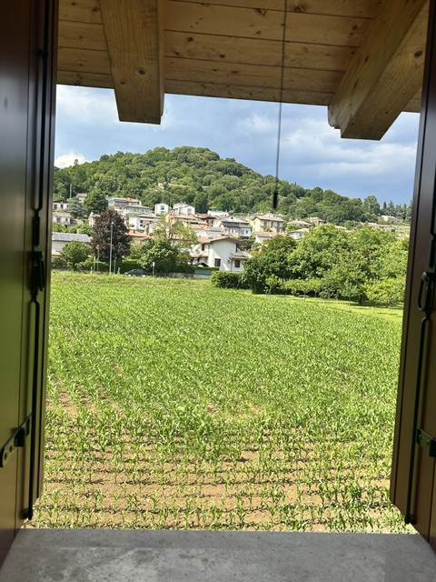 Zona Via Molini, in tranquillo contesto di sole 4 unità, porzione centrale di casa affiancata su ...