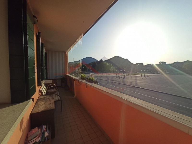 RIF.469A - Bresseo di Teolo

Proponiamo in vendita appartamento posto nel centro residenziale di ...