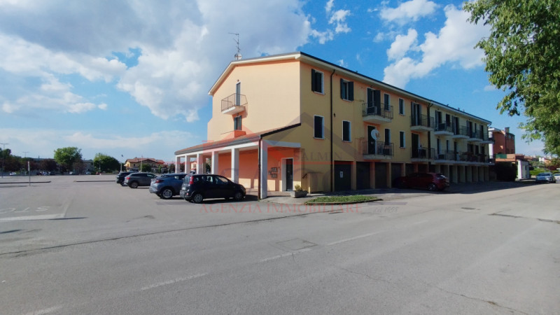 RIF.469A - Bresseo di Teolo

Proponiamo in vendita appartamento posto nel centro residenziale di ...