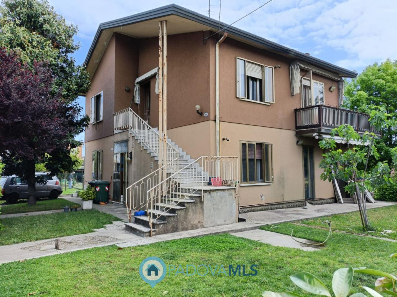 Immobile in esclusiva al Gruppo Padova MLS
Voltabarozzo – Ampia casa singola di cirrca 200mq con ...