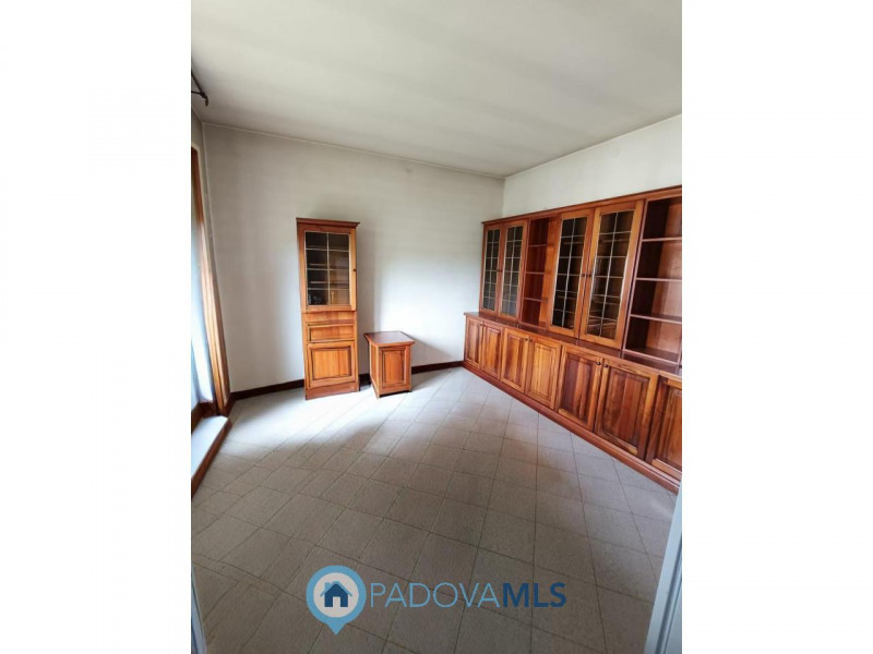 Immobile in esclusiva al Gruppo Padova MLS
Voltabarozzo – Ampia casa singola di cirrca 200mq con ...