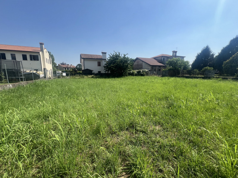 Se stai cercando un'opportunità unica per costruire la tua casa ideale, non perdere questo lotto ...