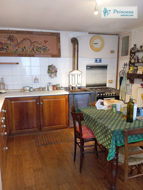 In zona collinare di Schio, località Tretto, proponiamo in vendita una splendida casa affiancata ...