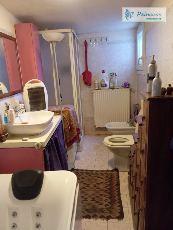 In zona collinare di Schio, località Tretto, proponiamo in vendita una splendida casa affiancata ...