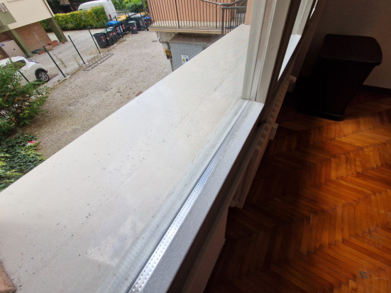 SANTISSIMA TRINITA', in posizione tranquilla, ad un passo da tutti i servizi del quartiere. appar...