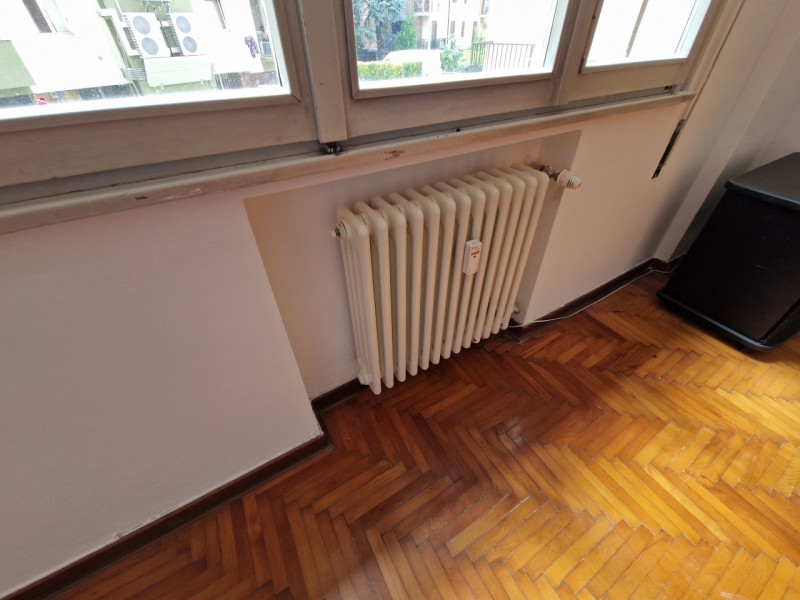 SANTISSIMA TRINITA', in posizione tranquilla, ad un passo da tutti i servizi del quartiere. appar...
