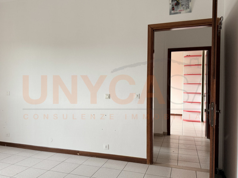 MONTEGALDA: spazioso appartamento di 110 mq, situato al quarto piano di una palazzina dotata di a...