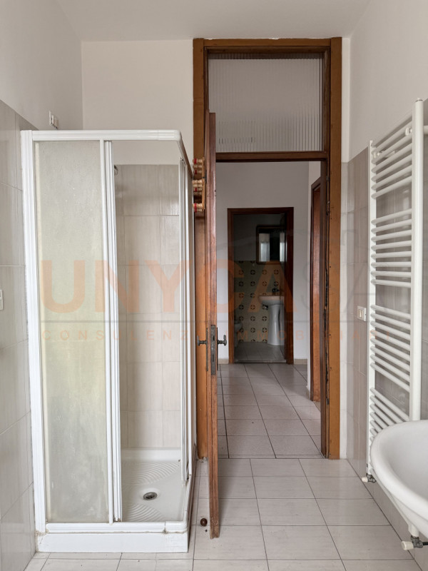 MONTEGALDA: spazioso appartamento di 110 mq, situato al quarto piano di una palazzina dotata di a...