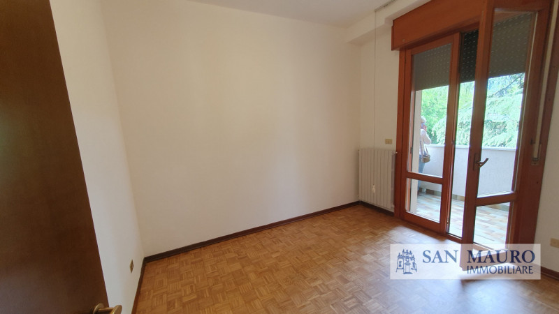 VICENZA: interno Via Fusinieri. A pochi minuti dal centro di Vicenza proponiamo ampio TRICAMERE B...