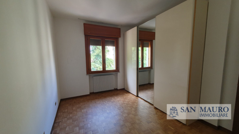 VICENZA: interno Via Fusinieri. A pochi minuti dal centro di Vicenza proponiamo ampio TRICAMERE B...
