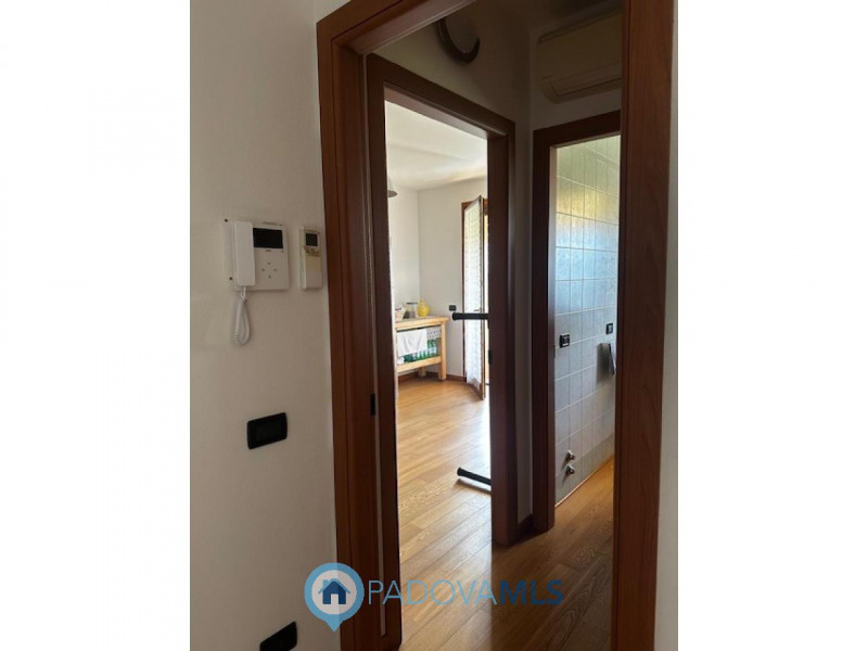 Immobile in esclusiva al Gruppo Padova MLS
Campodarsego in zona centrale e residenziale, comodo a...