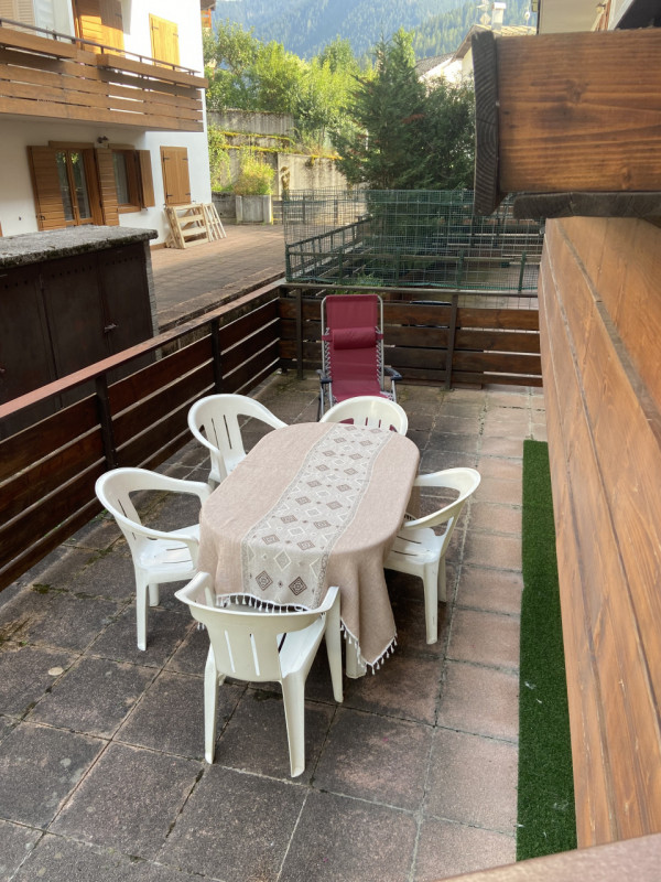 AURONZO DI CADORE IN OTTIMA POSIZIONE Proponiamo in vendita un grazioso appartamento, completamen...
