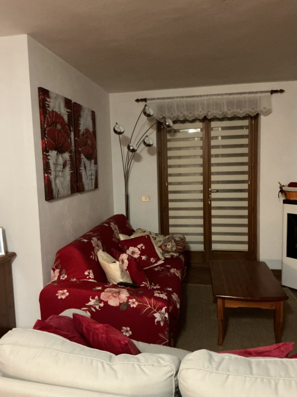 AURONZO DI CADORE IN OTTIMA POSIZIONE Proponiamo in vendita un grazioso appartamento, completamen...