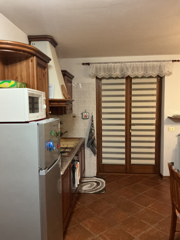 AURONZO DI CADORE IN OTTIMA POSIZIONE Proponiamo in vendita un grazioso appartamento, completamen...