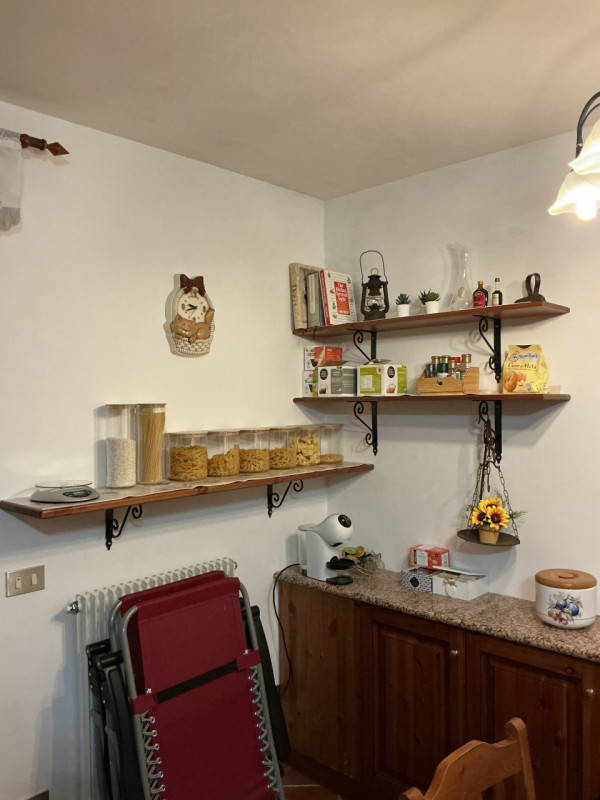 AURONZO DI CADORE IN OTTIMA POSIZIONE Proponiamo in vendita un grazioso appartamento, completamen...